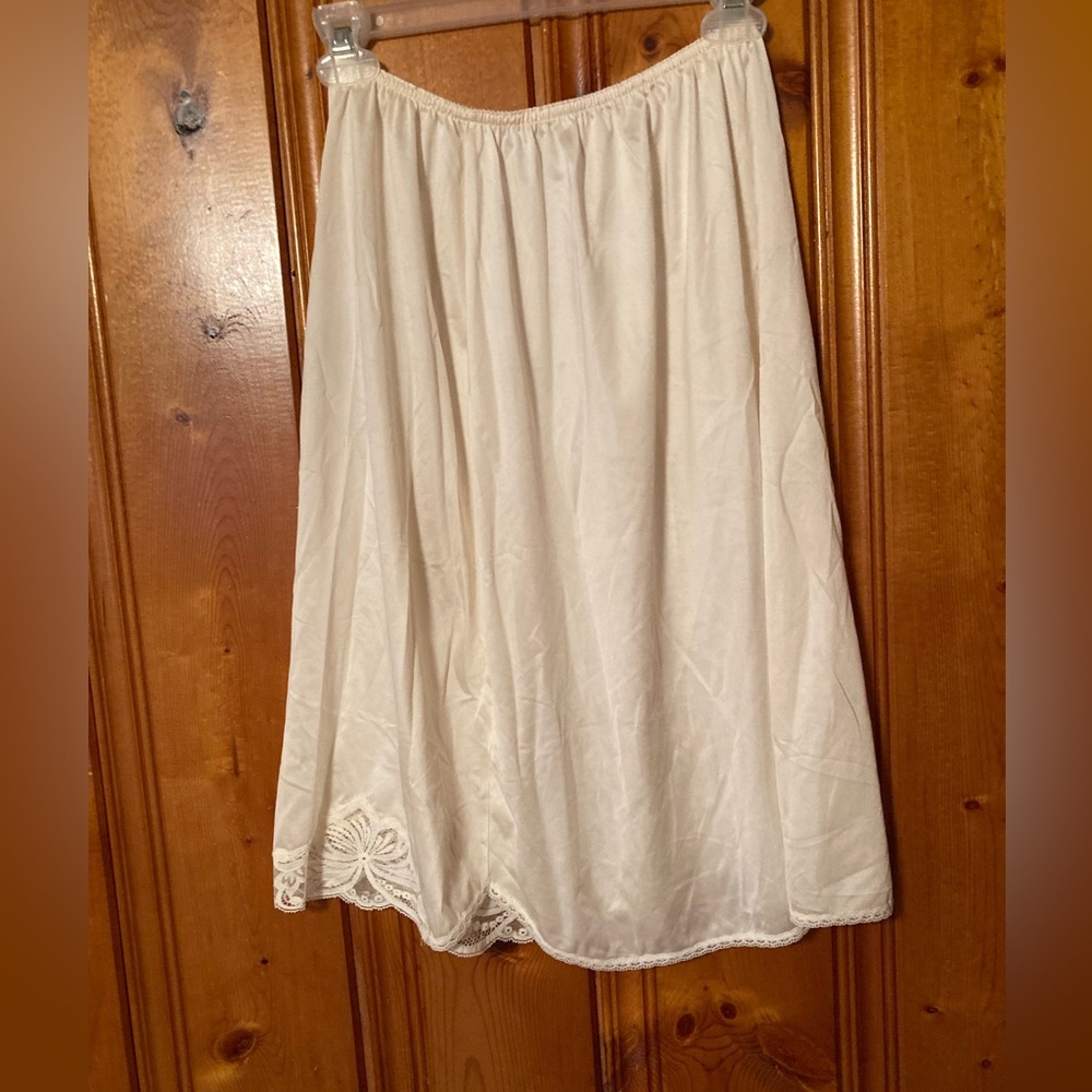 Says size Large but fits like a small Women’s slip Wonder Maid